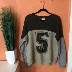 URBAN OUTFITTERS | number 5 sweater